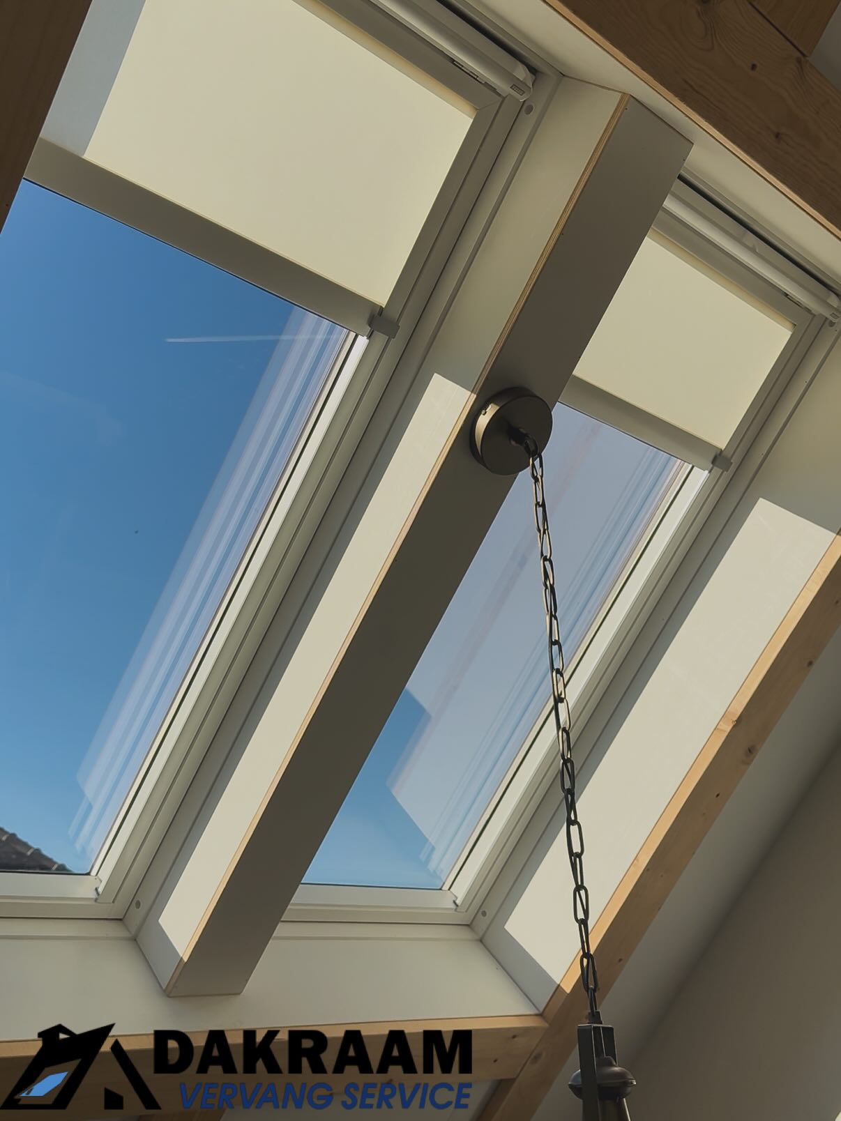 ✨ Dakraamdecoratie voor jouw VELUX dakraam? Wij regelen het compleet! ✨

Wist je dat er super veel mogelijkheden zijn voor raamdecoratie op een VELUX dakraam? Niet alleen mooi, maar ook praktisch voor zonlicht, warmte en privacy 👌

Wij leveren én monteren o.a.:

▪️ Verduisterende rolgordijnen – ideaal voor slaapkamers
▪️ Lichtdoorlatende rolgordijnen – sfeervol daglicht behouden
▪️ Plisségordijnen – strak, modern en stijlvol
▪️ Duo verduistering + plissé – 2 functies in 1
▪️ Jaloezieën – perfect voor badkamer of keuken
▪️ Insectenhorren – frisse lucht zonder insecten
▪️ Buitenzonwering – houdt warmte buiten
▪️ Rolluiken – verduistering + isolatie + veiligheid

✅ Strakke montage
✅ Perfect passend op elk VELUX dakraam
✅ Handmatig, elektrisch of solar mogelijk
✅ Advies op maat

Interesse? Stuur ons een bericht voor advies of offerte 📩

#dakraam #velux #raamdecoratie #zonwering #plissegordijn