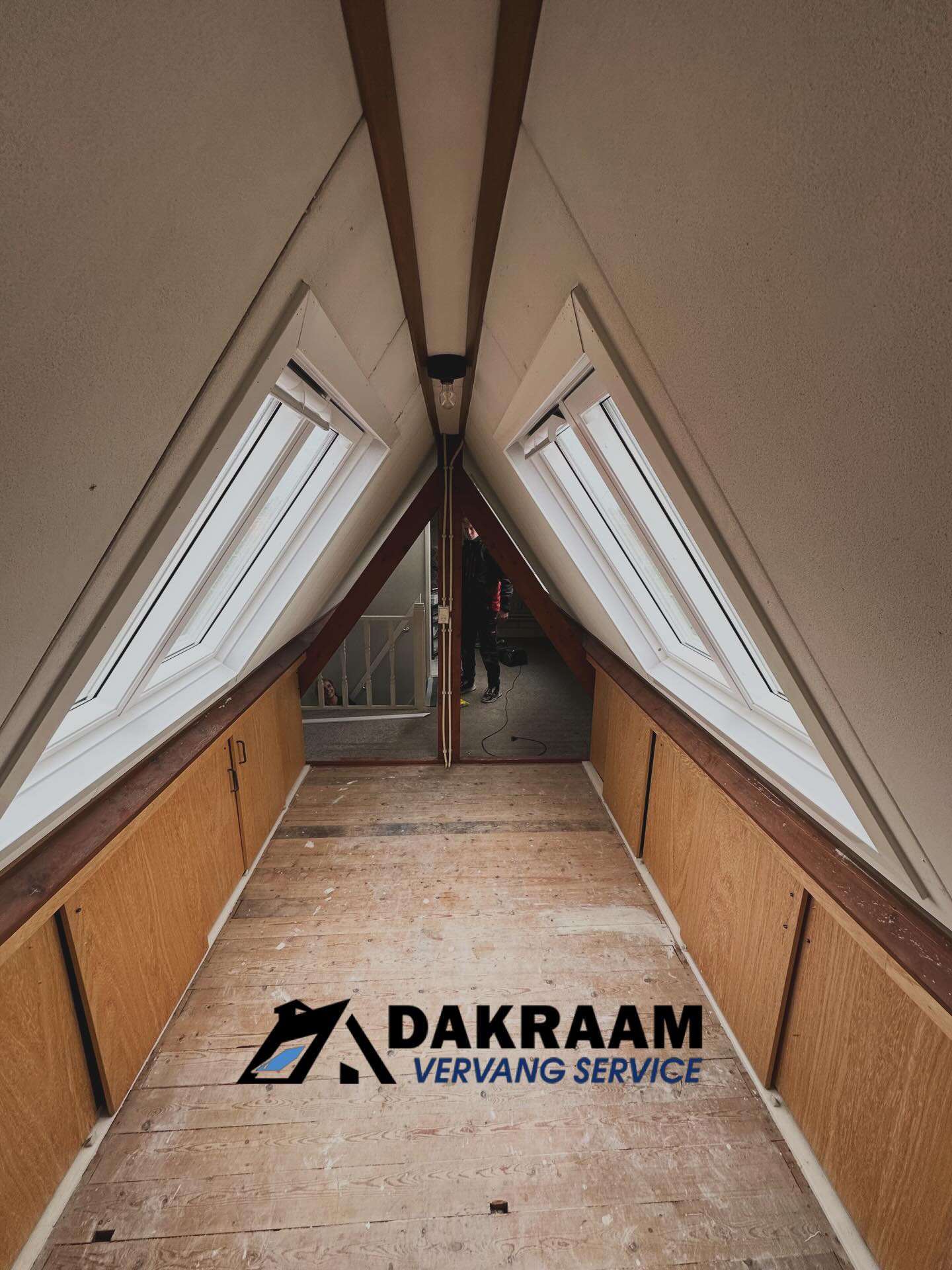 ☀️ Meer licht in huis met een VELUX 2-in-1 of 3-in-1 dakraam

Wil je meer daglicht en een ruimtelijk gevoel op zolder of in een slaapkamer? Dan zijn de VELUX 2in1 of 3in1 dakramen een perfecte oplossing.

🔹 2-in-1 dakraam
Twee ramen in één stijlvol kozijn. Ideaal voor extra licht en een strakke moderne uitstraling.

🔹 3-in-1 dakraam
Drie ramen naast elkaar in één geheel. Perfect als je maximaal daglicht wilt binnenhalen en een echte wow-uitstraling zoekt.

Voordelen:
✅ Meer lichtinval
✅ Ruimtelijker gevoel
✅ Moderne look
✅ Meer wooncomfort
✅ Waardeverhoging woning

Benieuwd wat het beste past bij jouw woning?

📩 Stuur gerust een bericht voor advies of offerte.

#velux #dakraam #dakraamplaatsen #dakraamvervangen #verbouwen